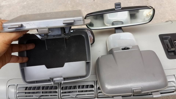 กระจกมองหลัง พร้อมกล่องเก็บแว่น