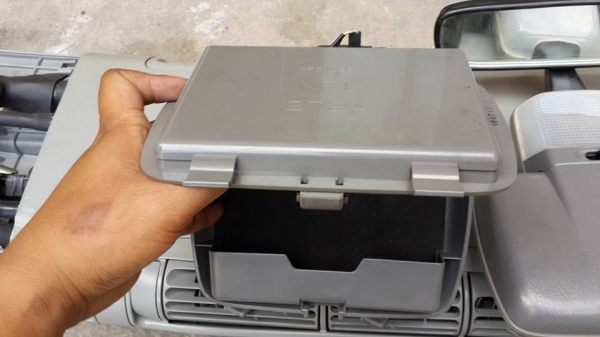 กระจกมองหลัง พร้อมกล่องเก็บแว่น