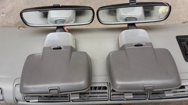 กระจกมองหลัง พร้อมกล่องเก็บแว่น