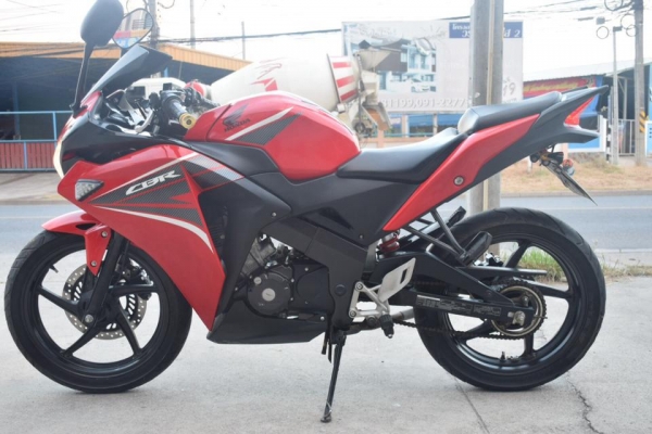 ฮอนด้า Cbr 150i สีแดง ปี 57 สภาพสวย ๆ เดิม ๆ ราคา เบา ๆ