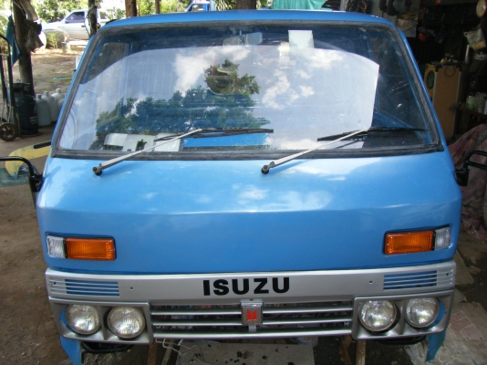 ขายหัวเก๋งISUZU TL 4ล้อตัดผุทำสีแล้ว สีฟ้ามุก เกียร์สาย ไม่มีพวงมาลัย เบอะหุ่มใหม่หมด ขาย 35,000บาท ส่งได้ทั่วไทย