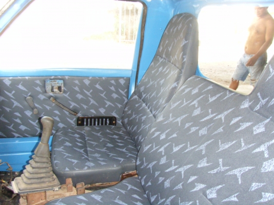 ขายหัวเก๋งISUZU TL 4ล้อตัดผุทำสีแล้ว สีฟ้ามุก เกียร์สาย ไม่มีพวงมาลัย เบอะหุ่มใหม่หมด ขาย 35,000บาท ส่งได้ทั่วไทย