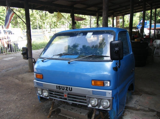 ขายหัวเก๋งISUZU TL 4ล้อตัดผุทำสีแล้ว สีฟ้ามุก เกียร์สาย ไม่มีพวงมาลัย เบอะหุ่มใหม่หมด ขาย 35,000บาท ส่งได้ทั่วไทย