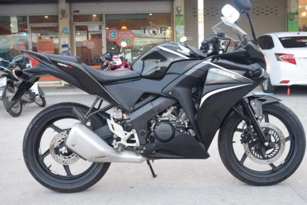 ฮอนด้า Cbr 150i สีดำ ปี 57 สภาพสวย ๆ เดิม ๆ ป้ายแดง ยังไงยังงั้น ฮอนด้า Cbr 150i สีดำ ปี 57 สภาพสวย ๆ เดิม ๆ ป้ายแดง ยังไงยังงั้น