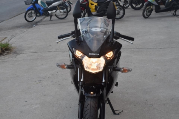 ฮอนด้า Cbr 150i สีดำ ปี 57 สภาพสวย ๆ เดิม ๆ ป้ายแดง ยังไงยังงั้น