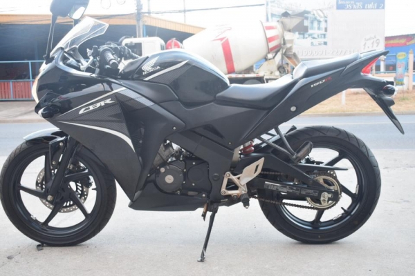 ฮอนด้า Cbr 150i สีดำ ปี 57 สภาพสวย ๆ เดิม ๆ ป้ายแดง ยังไงยังงั้น ฮอนด้า Cbr 150i สีดำ ปี 57 สภาพสวย ๆ เดิม ๆ ป้ายแดง ยังไงยังงั้น