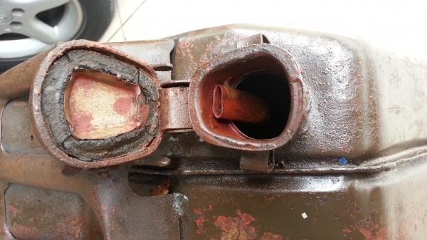 ขายถังน้ำมันสำรองเหล็กหนาของเก่าติดมากับรถโฟล์คตู้