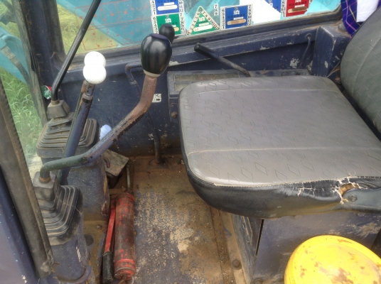 ขายรถแมคโครkomatsu pc75uu เครื่องดี ปั๊มดี แขนสไลด์ได้ มีใบอินวอย