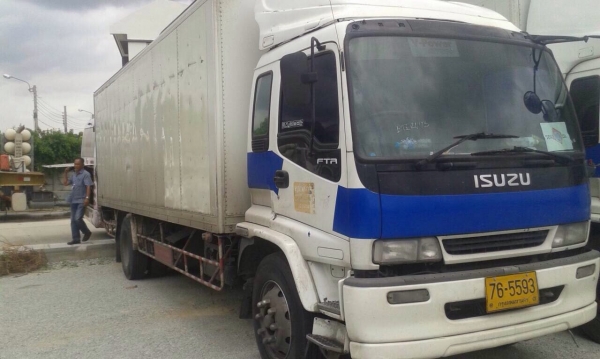 ต้องการชายรถ6ล้อตู้อีซูซุมีลิฟท้ายยาว7เมตร20ยาง80\%ปี48ยูโรทู200แรงหัวเดิมบางเครื่องดีคัชซีสวยสนใจติดต่อด่วน