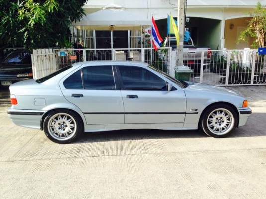 บีเอ็ม E36 320IA  เครื่องM50  ปี93  เป็นรุ่นประกอบนอก  รถมือเดียวออกห้าง  กล็อฟ์ 0804465223