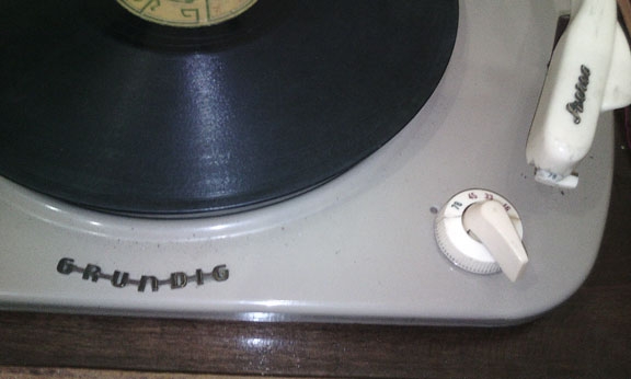 เครื่องเล่นแผ่นเสียง เครื่องเล่นแผ่นเสียง