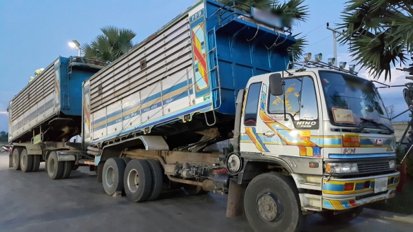 ขายรถพ่วง 22 ล้อ แม่.ลูก กระบะเนียมคอกเกษตรดั้ม HINO FM3M วางเครื่อง.P11C-320 แรง 7 เกียร์ ราคา.1550000 ต่อรอง สนใจจองเลยครับ