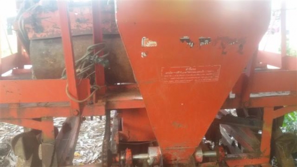 ลดให้แล้วนะครับ...เครื่องปลูกอ้อยร่องคู่กลกิจบ้านโป่ง