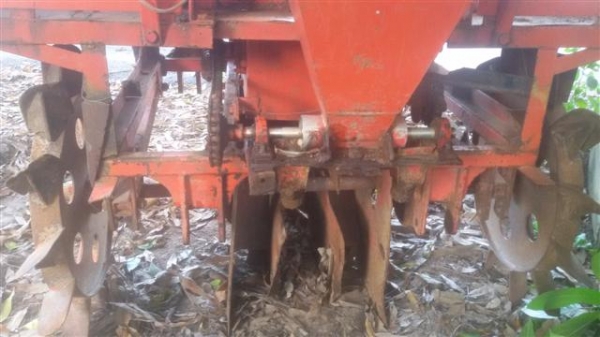 ลดให้แล้วนะครับ...เครื่องปลูกอ้อยร่องคู่กลกิจบ้านโป่ง