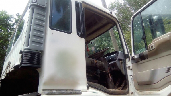 รถฮีโน่ 10 ล้อ เปอร์เฟีย. ท้ายลาด  390 แรงม้า. ปี 50   สนใจติดต่อ  081 - 6079515