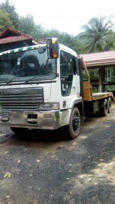 รถฮีโน่ 10 ล้อ เปอร์เฟีย. ท้ายลาด  390 แรงม้า. ปี 50   สนใจติดต่อ  081 - 6079515