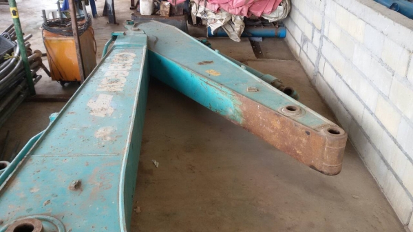 ขายบูม  รถแบคโฮ KOBELCO  200 - YN 12    สนใจติดต่อ  081 - 6079515