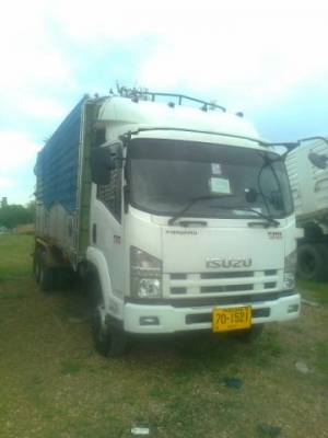 10ล้อดั้ม ISUZU FORWARD 210แรง ปี56 รถสวย