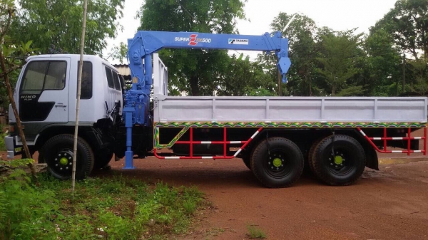 ขายฮีโน่ 10 ล้อ 195 แรง เครน 304 ตัน 4 ปอก 3 ชัก ทำสีขาวทั้งคัน รถสวยพร้อมใช้ครับ ขายฮีโน่ 10 ล้อ 195 แรง เครน 304 ตัน 4 ปอก 3 ชัก ทำสีขาวทั้งคัน รถสวยพร้อมใช้ครับ