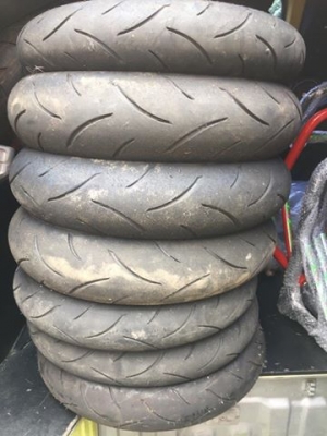 ให้ไว iz003 ดอกเต็ม ๆ 110/70/17-140/7/17 ยางปี 2015 ถูก ๆ