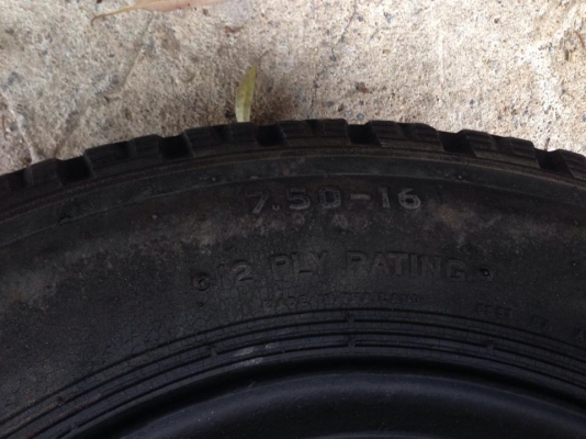 ขายยางพร้อมกระทะรถ6ล้อ5รู 1 ชุด ขาย 10000 บาท