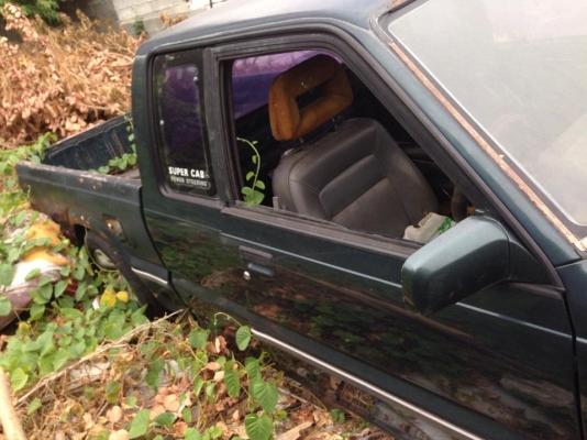 ฝากขายครับรถมาสด้าพร้อมเครื่อง ทะเบียนขาดต้องจดใหม่ ขาย 38500 บาท