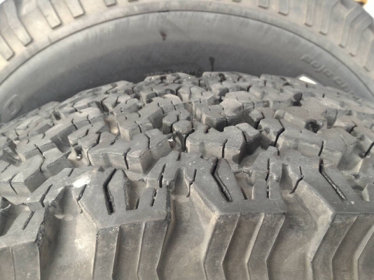 ขายยาง  BF ALL  235 x 85 x 16  มีคู่เดียว