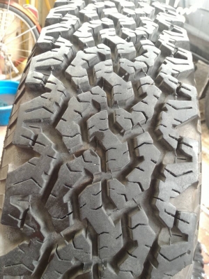 ขายยาง  BF ALL  235 x 85 x 16  มีคู่เดียว