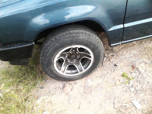 ล้อแม็ค  6 รู  ขอบ  15  พร้อมยาง