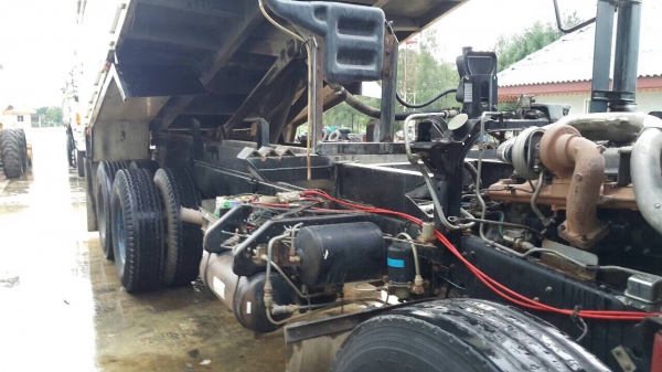 ขายด่วนสิบล้อสองเพลาดั้มหลงยูโรวัน 225แรง ปี43 เครื่องเกียร์เดิม