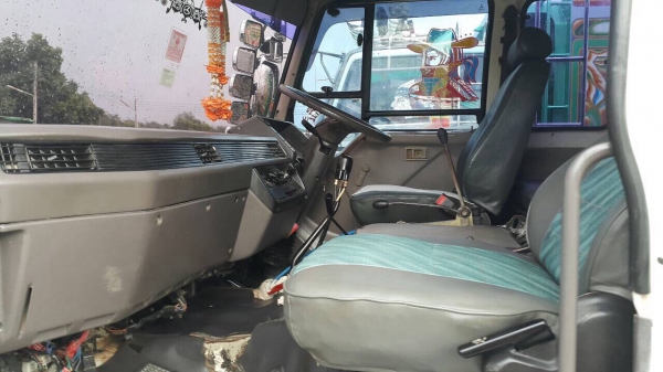 ขายด่วนสิบล้อสองเพลาดั้มหลงยูโรวัน 225แรง ปี43 เครื่องเกียร์เดิม