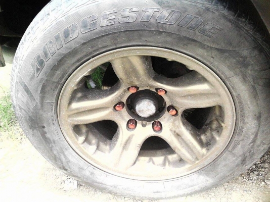 ล้อแม็ค  6 รู  ขอบ  15  พร้อมยาง