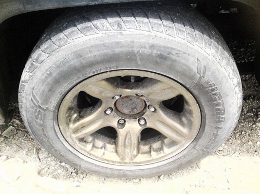 ล้อแม็ค  6 รู  ขอบ  15  พร้อมยาง