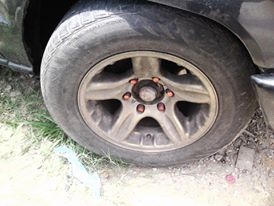 ล้อแม็ค  6 รู  ขอบ  15  พร้อมยาง