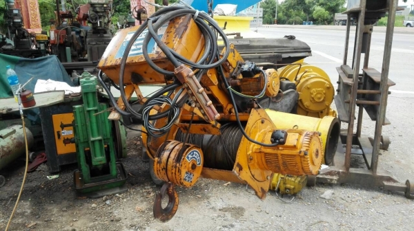 ====== SOLD OUT!! ====== รอกสริง KITO 2.8 ตัน. Japan ไฟ 380 V. มีตัวเดินรางครบ สวยๆภายในใหม่กริ้บ!! 089-2499-123 นครปฐม