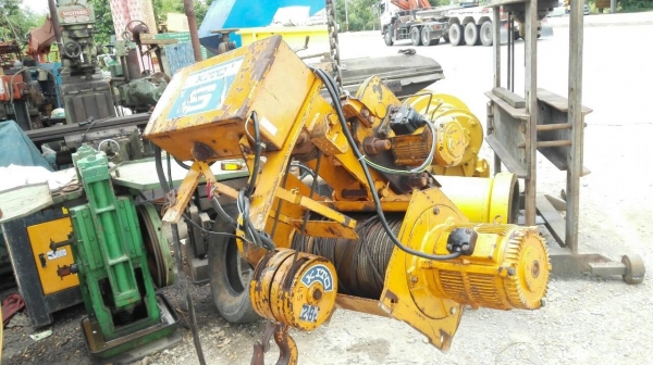 ====== SOLD OUT!! ====== รอกสริง KITO 2.8 ตัน. Japan ไฟ 380 V. มีตัวเดินรางครบ สวยๆภายในใหม่กริ้บ!! 089-2499-123 นครปฐม