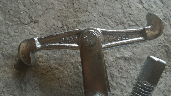 ตัวดูดชิ้นงานแบบสามขา ขนาด 4 นิ้ว ยี่ห้อ SONITA ของใหม่พร้อมใช้งาน