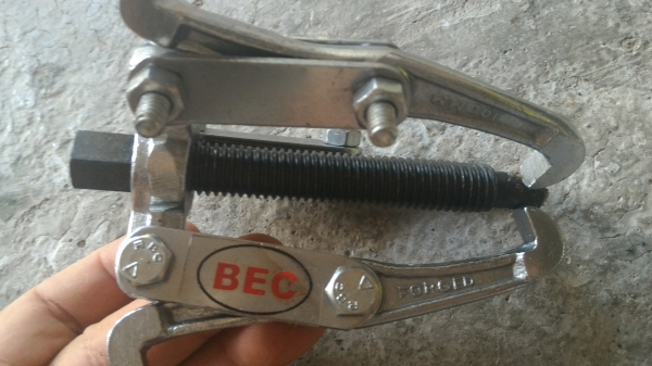 ตัวดูดชิ้นงานแบบสามขา ขนาด 4 นิ้ว ยี่ห้อ SONITA ของใหม่พร้อมใช้งาน