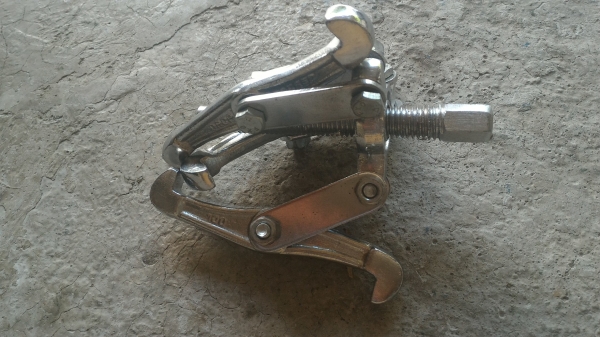 ตัวดูดชิ้นงานแบบสามขา ขนาด 4 นิ้ว ยี่ห้อ SONITA ของใหม่พร้อมใช้งาน