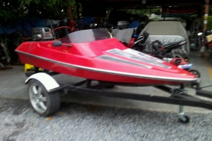 ขาย เรือไฟเบอร์ ทรงสปอร์ต พร้อมเครื่อง SUZUKI 20 แรง + เทเลอร์ ราคา 95,000