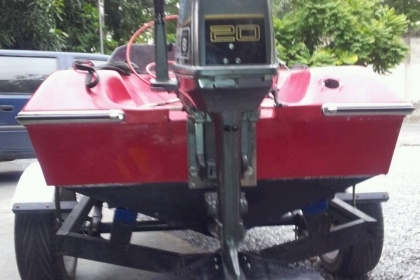 ขาย เรือไฟเบอร์ ทรงสปอร์ต พร้อมเครื่อง SUZUKI 20 แรง + เทเลอร์ ราคา 95,000