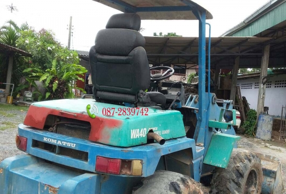 ขายรถตัก ใช้ยางตันทั้ง 4 เส้น