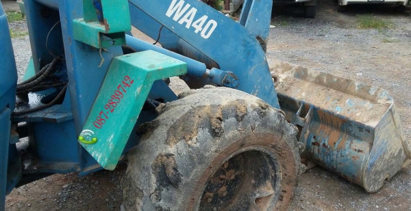 ขายรถตัก ใช้ยางตันทั้ง 4 เส้น