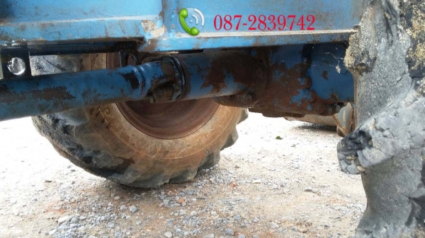 ขายรถตัก ใช้ยางตันทั้ง 4 เส้น