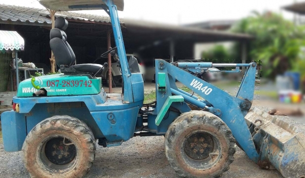 ขายรถตัก ใช้ยางตันทั้ง 4 เส้น