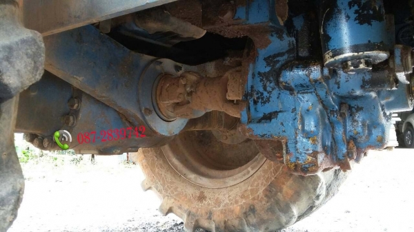 ขายรถตัก ใช้ยางตันทั้ง 4 เส้น