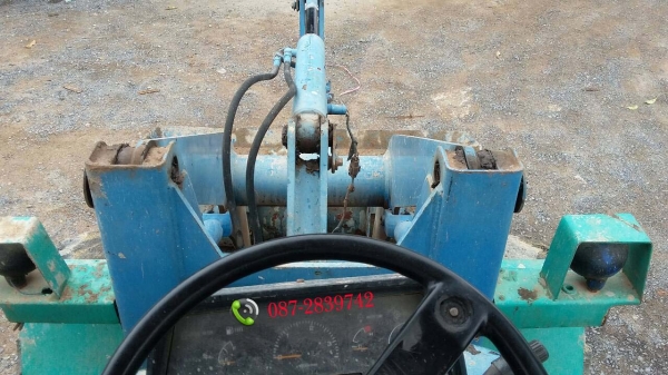 ขายรถตัก ใช้ยางตันทั้ง 4 เส้น