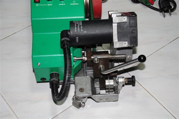 เครื่องเชื่อมพลาสติกมือ2 ยี่ห้อ LEISTER Made in Switzerland เครื่องเชื่อมพลาสติกมือ2 ยี่ห้อ LEISTER Made in Switzerland