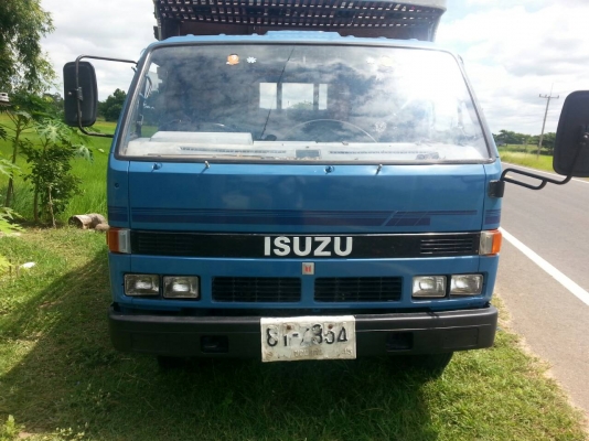 อีซูซุรถห้าง 6 ล้อ 115 แรง เสี่ยสั่งลุย เครื่องฟิตมาก อีซูซุรถห้าง 6 ล้อ 115 แรง เสี่ยสั่งลุย เครื่องฟิตมาก