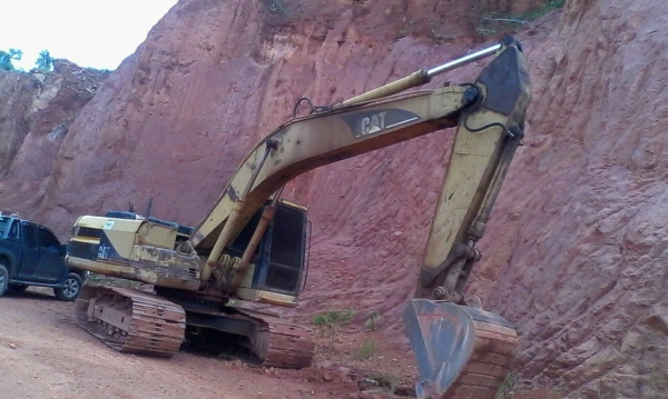 ขายรถแบคโฮ CAT 320 B เอกสารอินวอย ระบบไฟเต็ม ราคา 700000